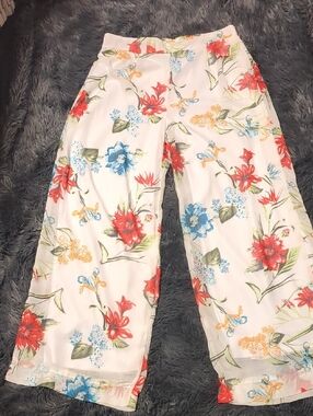 Society Floral Wide-Leg Crop Pants - White with Red & Blue Flowers